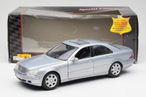 Mercedes S-Class W220 Gaiši Zils Maisto 1:18 56050 Metāls — attēls 8 no 8