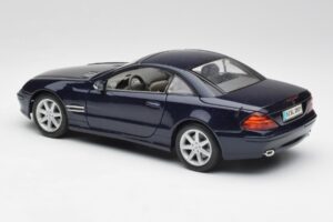 Mercedes SL 500 R230 Zils Maisto 1:18 B66962126 Metāls — attēls 7 no 8