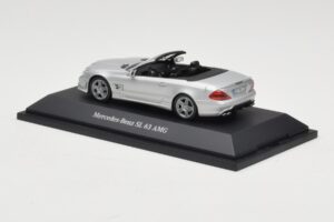 Mercedes SL 63 AMG R230 Silver Metallic Minichamps 1:43 B66960018 Metāls — attēls 3 no 4