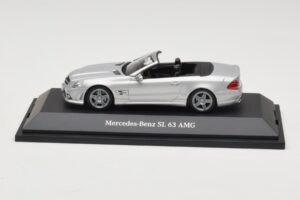 Mercedes SL 63 AMG R230 Silver Metallic Minichamps 1:43 B66960018 Metāls