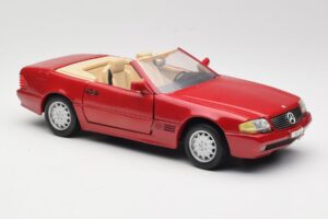 Mercedes SL500 R129 Sarkans Revell 1:18 08927 Metāls — attēls 6 no 8