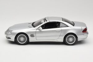 Mercedes SL55 AMG R230 Sudrabs Maisto 1:18 36894 Metāls — attēls 4 no 8