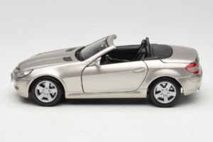 Mercedes SLK R171 Gaišs Bronzas Metalik Maisto 1:18 31674-R1 Metāls — attēls 4 no 8