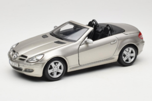 Mercedes SLK R171 Gaišs Bronzas Metalik Maisto 1:18 31674-R1 Metāls