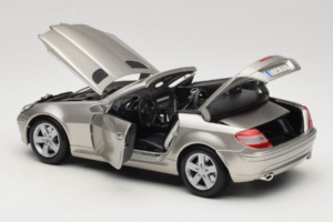 Mercedes SLK R171 Gaišs Bronzas Metalik Maisto 1:18 31674-R1 Metāls — attēls 5 no 8