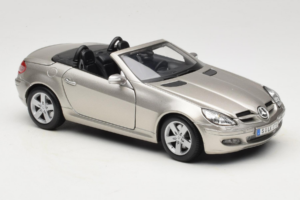 Mercedes SLK R171 Gaišs Bronzas Metalik Maisto 1:18 31674-R1 Metāls — attēls 6 no 8