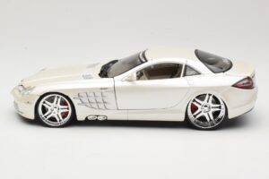 Mercedes SLR McLaren C199 Balts Maisto 1:18 31068 Metāls — attēls 4 no 8