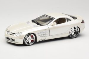 Mercedes SLR McLaren C199 Balts Maisto 1:18 31068 Metāls