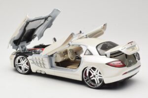 Mercedes SLR McLaren C199 Balts Maisto 1:18 31068 Metāls — attēls 5 no 8