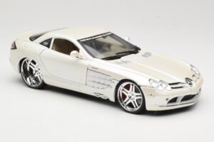 Mercedes SLR McLaren C199 Balts Maisto 1:18 31068 Metāls — attēls 6 no 8