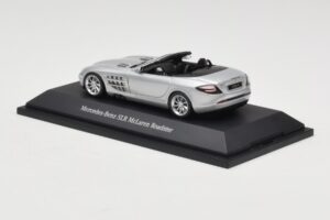 Mercedes SLR McLaren Roadster Crystal Laurit Silver Minichamps 1:43 B66961005 Metāls — attēls 3 no 4