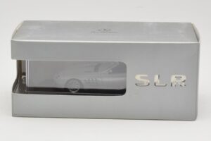 Mercedes SLR McLaren Roadster Crystal Laurit Silver Minichamps 1:43 B66961005 Metāls — attēls 4 no 4