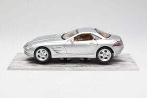 Mercedes SLR Vision Sudrabs Ierobežots Izdevums Ar Alumīnija Pamatni Bburago 1:18 B66962102 Metāls — attēls 4 no 8