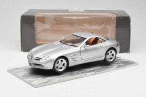 Mercedes SLR Vision Sudrabs Ierobežots Izdevums Ar Alumīnija Pamatni Bburago 1:18 B66962102 Metāls — attēls 8 no 8