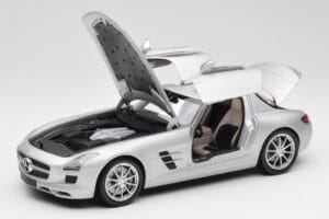 Mercedes SLS AMG C197 Iridium Sudrabs Minichamps 1:18 100039026 Metāls — attēls 2 no 8