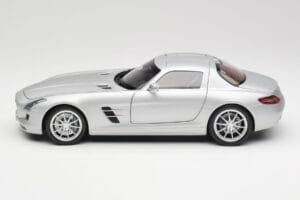Mercedes SLS AMG C197 Iridium Sudrabs Minichamps 1:18 100039026 Metāls — attēls 4 no 8