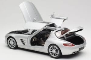 Mercedes SLS AMG C197 Iridium Sudrabs Minichamps 1:18 100039026 Metāls — attēls 5 no 8