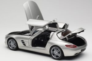 Mercedes SLS AMG C197 Matt Sudrabs Minichamps 1:18 100039029 Metāls — attēls 5 no 8