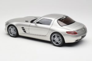 Mercedes SLS AMG C197 Matt Sudrabs Minichamps 1:18 100039029 Metāls — attēls 7 no 8
