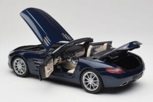 Mercedes SLS AMG R197 Roadster South Seas Zils Minichamps 1:18 100039031 Metāls — attēls 5 no 8