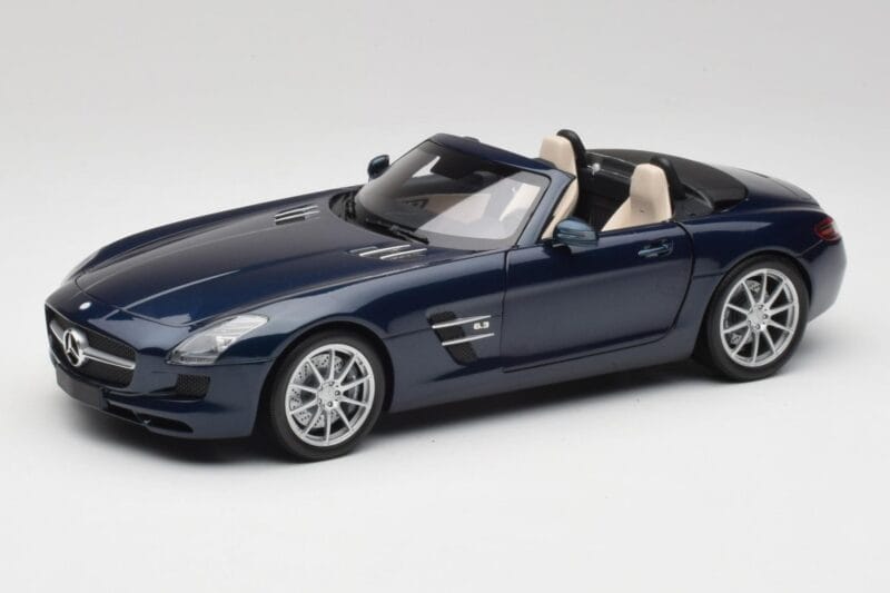 Mercedes SLS AMG R197 Roadster South Seas Zils Minichamps 1:18 100039031 Metāls
