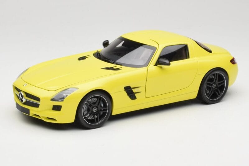 Mercedes SLS AMG C197 Dzeltens Minichamps 1:18 100039022 Metāls
