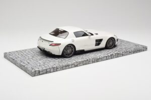 Mercedes Brabus SLS AMG 700 Biturbo Pearl Balts Minichamps 1:18 107032020 Metāls — attēls 2 no 6