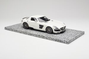 Mercedes Brabus SLS AMG 700 Biturbo Pearl Balts Minichamps 1:18 107032020 Metāls — attēls 4 no 6