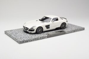 Mercedes Brabus SLS AMG 700 Biturbo Pearl Balts Minichamps 1:18 107032020 Metāls