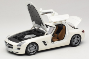 Mercedes SLS AMG Designo Mystic White Museum Edition Minichamps 1:18 B66055551 Metāls — attēls 2 no 8