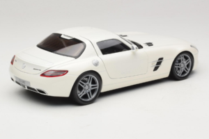 Mercedes SLS AMG Designo Mystic White Museum Edition Minichamps 1:18 B66055551 Metāls — attēls 3 no 8