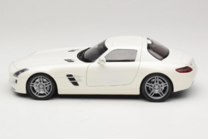 Mercedes SLS AMG Designo Mystic White Museum Edition Minichamps 1:18 B66055551 Metāls — attēls 4 no 8