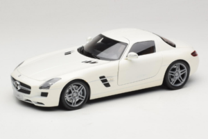 Mercedes SLS AMG Designo Mystic White Museum Edition Minichamps 1:18 B66055551 Metāls