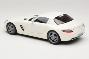 Mercedes SLS AMG Designo Mystic White Museum Edition Minichamps 1:18 B66055551 Metāls — attēls 7 no 8