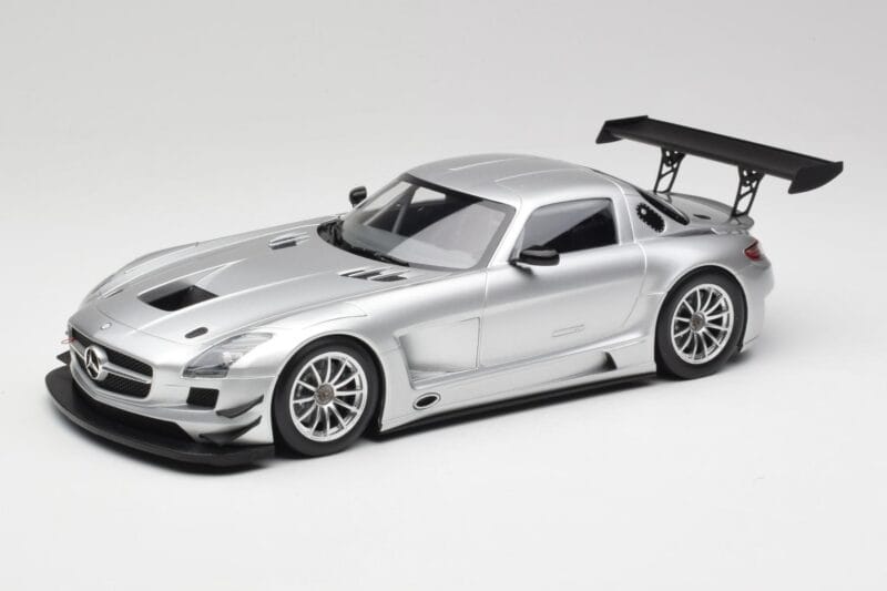 Mercedes SLS AMG GT3 C197 Street Sudrabs Minichamps 1:18 151113100 Metāls