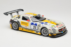 Mercedes SLS AMG GT3 #21 Rowe Racing M. Hartung / N. Heyer ADAC 24 Hours Nurburgring 2013 Minichamps 1:18 151133121 Metāls — attēls 4 no 6