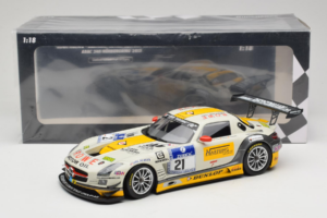 Mercedes SLS AMG GT3 #21 Rowe Racing M. Hartung / N. Heyer ADAC 24 Hours Nurburgring 2013 Minichamps 1:18 151133121 Metāls — attēls 6 no 6
