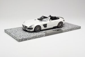 Mercedes Brabus SLS AMG 700 Biturbo Roadster Pearl Balts Minichamps 1:18 107032130 Metāls