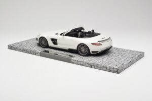 Mercedes Brabus SLS AMG 700 Biturbo Roadster Pearl Balts Minichamps 1:18 107032130 Metāls — attēls 5 no 6