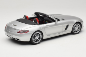Mercedes SLS AMG Roadster Iridium Sudrabs Minichamps 1:18 B66960078 Metāls — attēls 3 no 8
