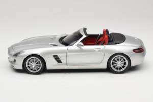 Mercedes SLS AMG Roadster Iridium Sudrabs Minichamps 1:18 B66960078 Metāls — attēls 4 no 8