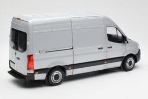 Mercedes Sprinter W907 Sudrabs Norev 1:18 183424 Metāls — attēls 3 no 8