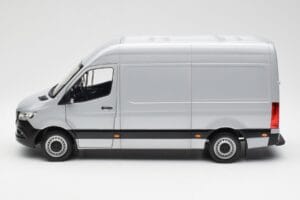 Mercedes Sprinter W907 Sudrabs Norev 1:18 183424 Metāls — attēls 4 no 8