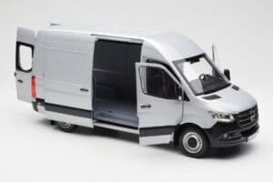Mercedes Sprinter W907 Sudrabs Norev 1:18 183424 Metāls — attēls 5 no 8