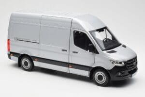 Mercedes Sprinter W907 Sudrabs Norev 1:18 183424 Metāls — attēls 6 no 8