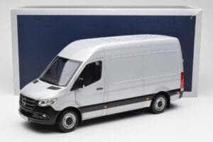 Mercedes Sprinter W907 Sudrabs Norev 1:18 183424 Metāls — attēls 8 no 8