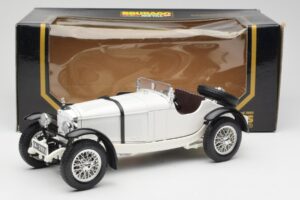 Mercedes SSKL Balts Bburago 1:18 3002 Metāls — attēls 8 no 8