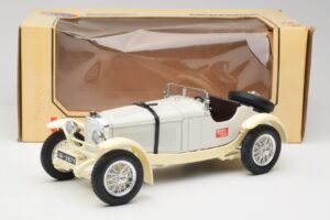 Mercedes SSKL Balts & Krēmkrāsas Bburago 1:18 3002-M1 Metāls — attēls 6 no 6