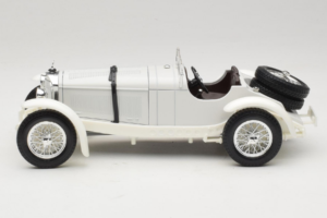 Mercedes SSKL Balts 1931 Bburago 1:18 3002-M2 Metāls — attēls 3 no 6