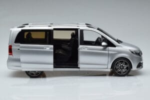 Mercedes V-Class V260 AMG Line Sudrabs Norev 1:18 183871 Metāls — attēls 4 no 10